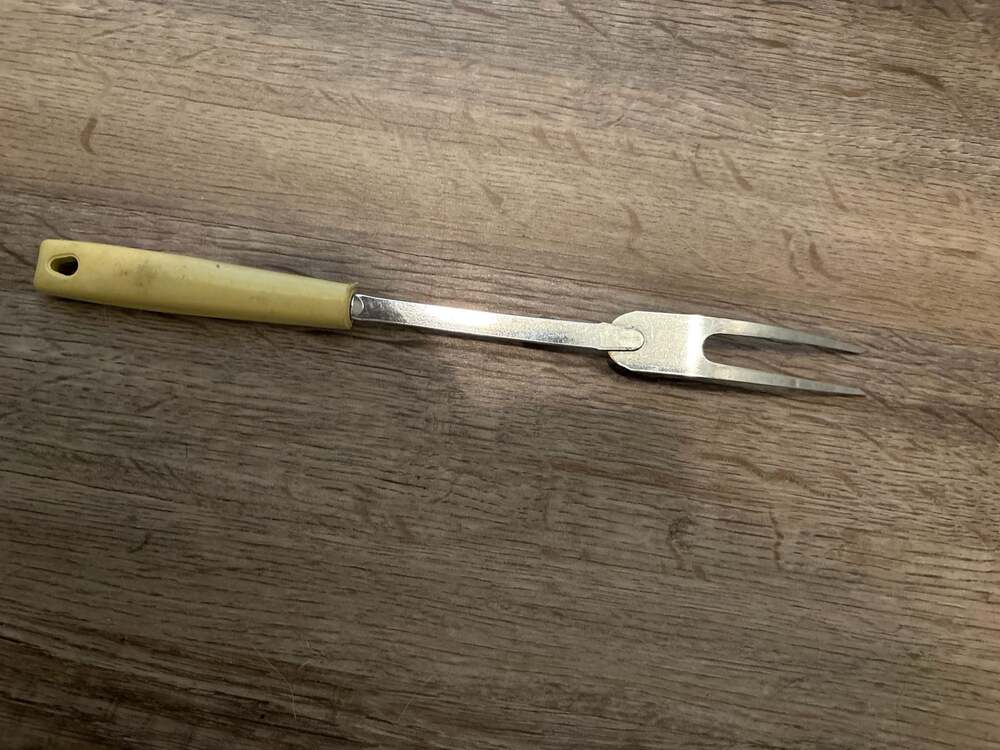 Vintage Ekco Chromium Plated Meat Utility Fork with Yellow Plastic Handle - Picture 4 of 4